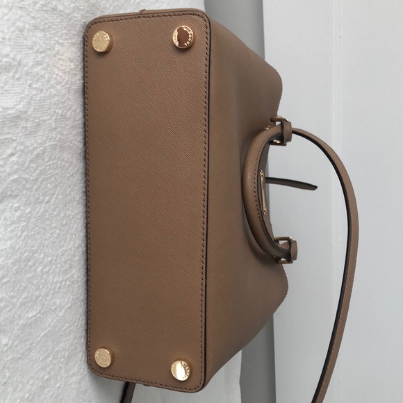 Michael kors purse - Picture 5 of 8